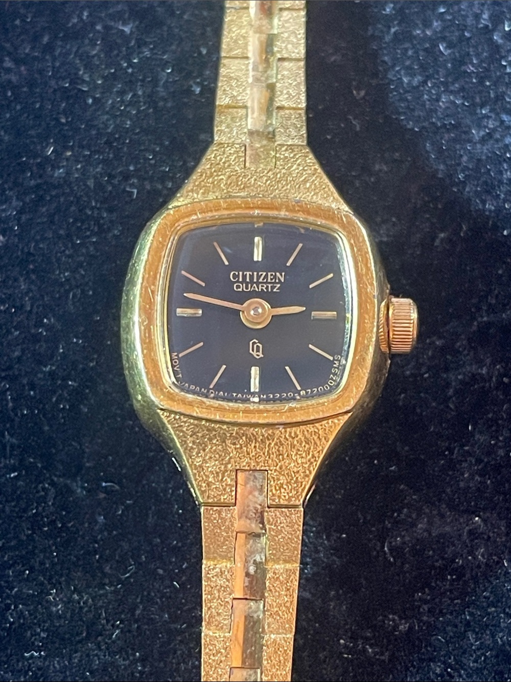 Ladies Citizen Gold tone Quartz Watch new battery